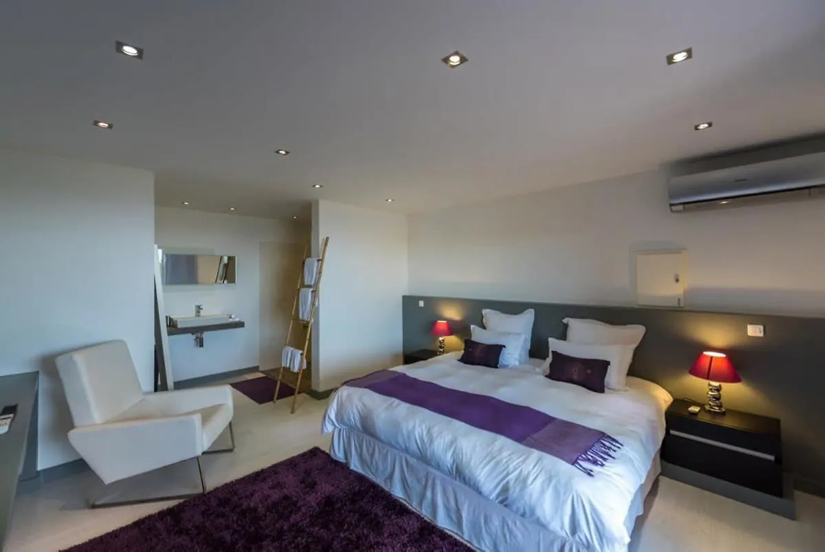 Refreshing Villa Atop the Hills of Lorient グスタビア