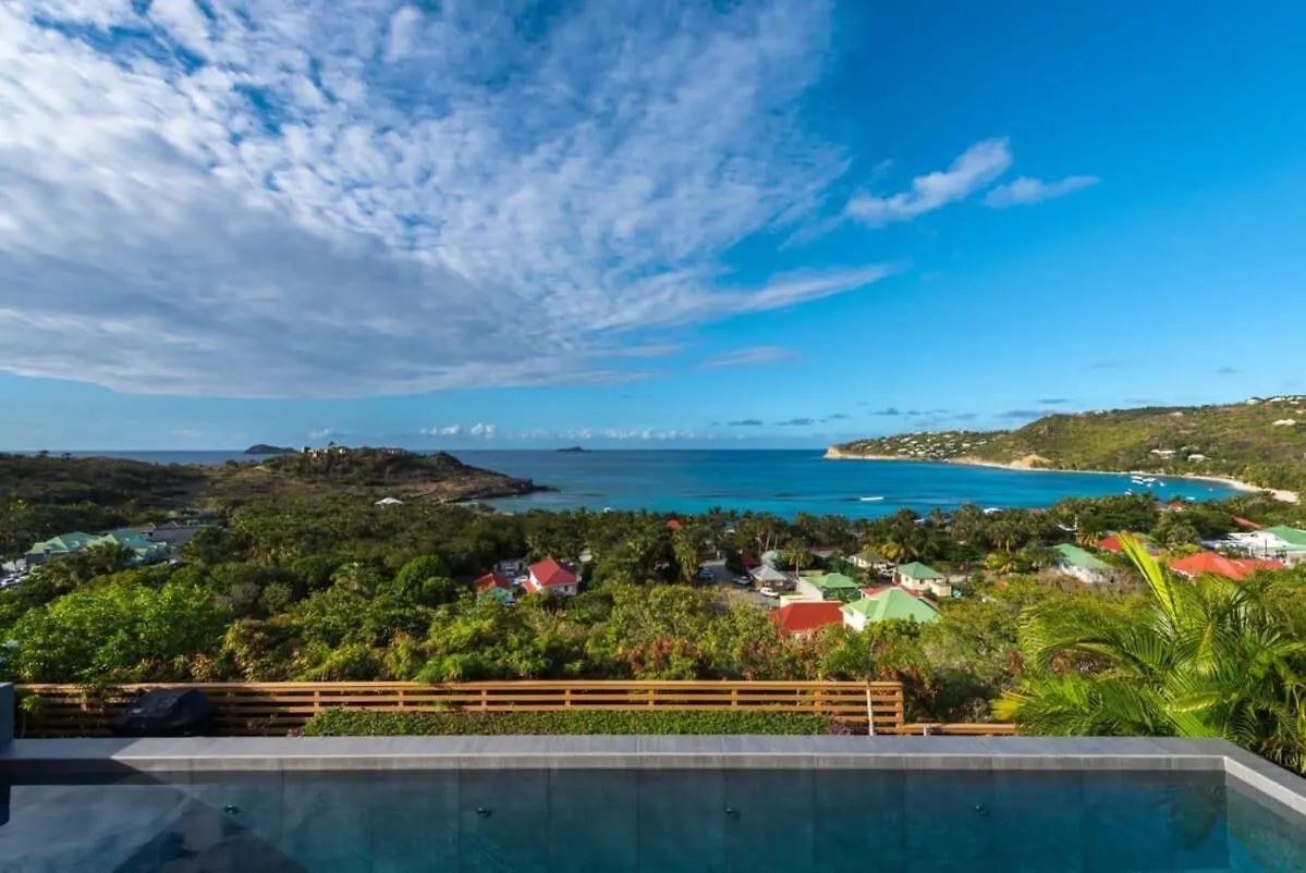 Refreshing Villa Atop the Hills of Lorient グスタビア
