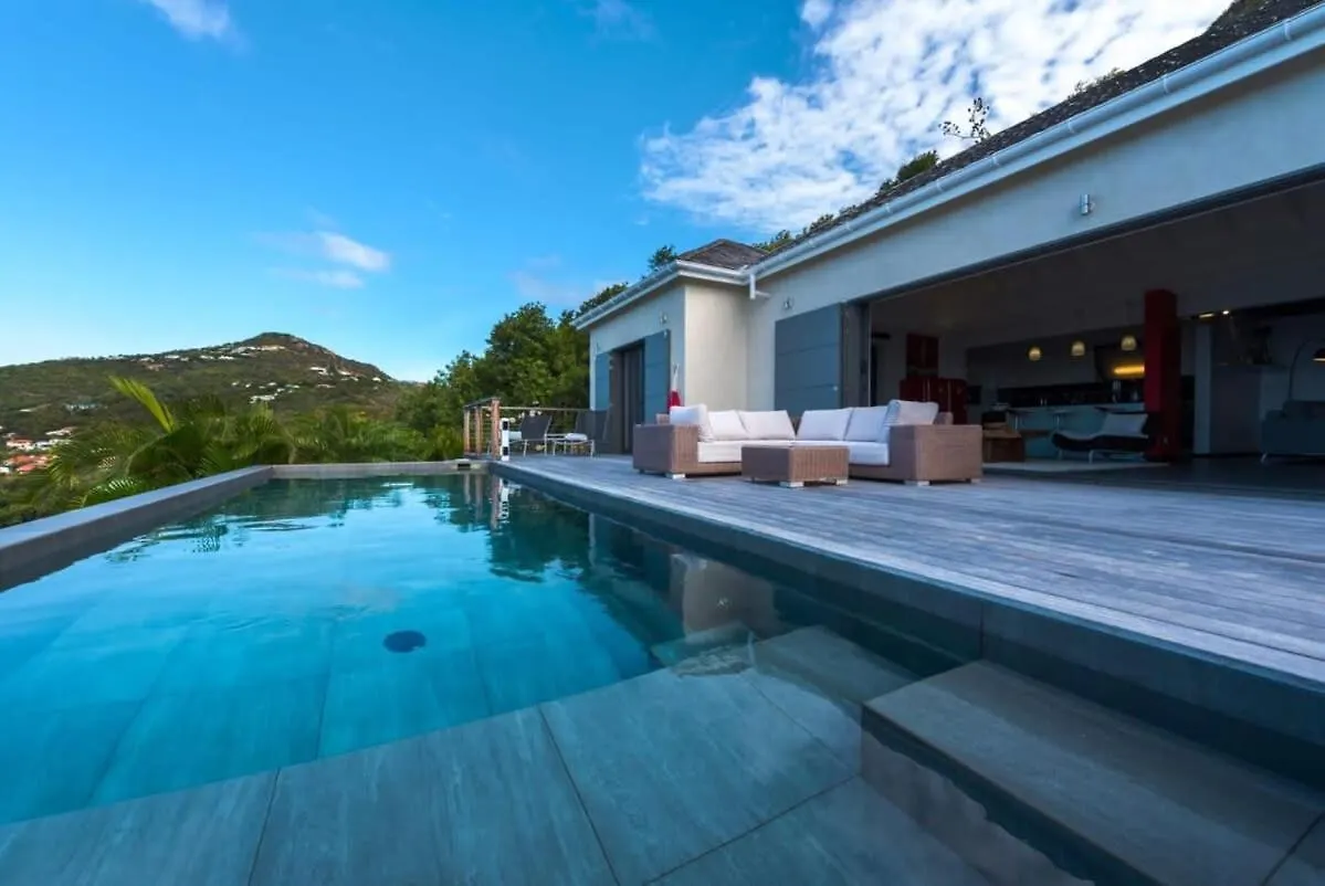 Refreshing Villa Atop the Hills of Lorient غوستافي